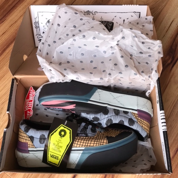 SOLD ‼️ DISNEY NIGHTMARE BEFORE CHRISTMAS VANS - Picture 1 of 15